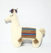 Cargar imagen en el visor de la galería, Almohada decorativa de alpaca pequeña
